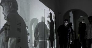 2019 VEDUTE DI CASTELLONE E MOLA 


videoproiezione in diretta e registrata, acrilico su muro e carta FORMIA